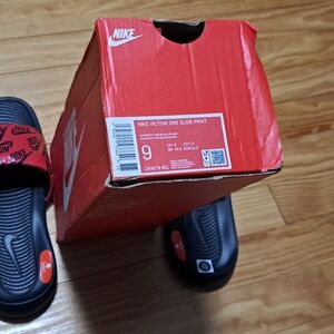 Nike men slide, 9, red and black